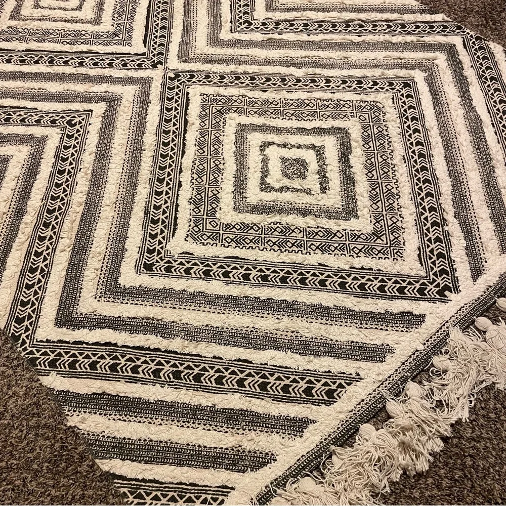 NWT - BOHO RUG - Picture 1 of 10